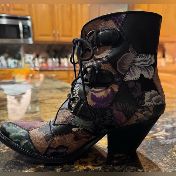 Coach Kaffe Fassett 1941 Tan MultiColor Leather Patchwork Boots Size 7.5B - Picture 4 of 11